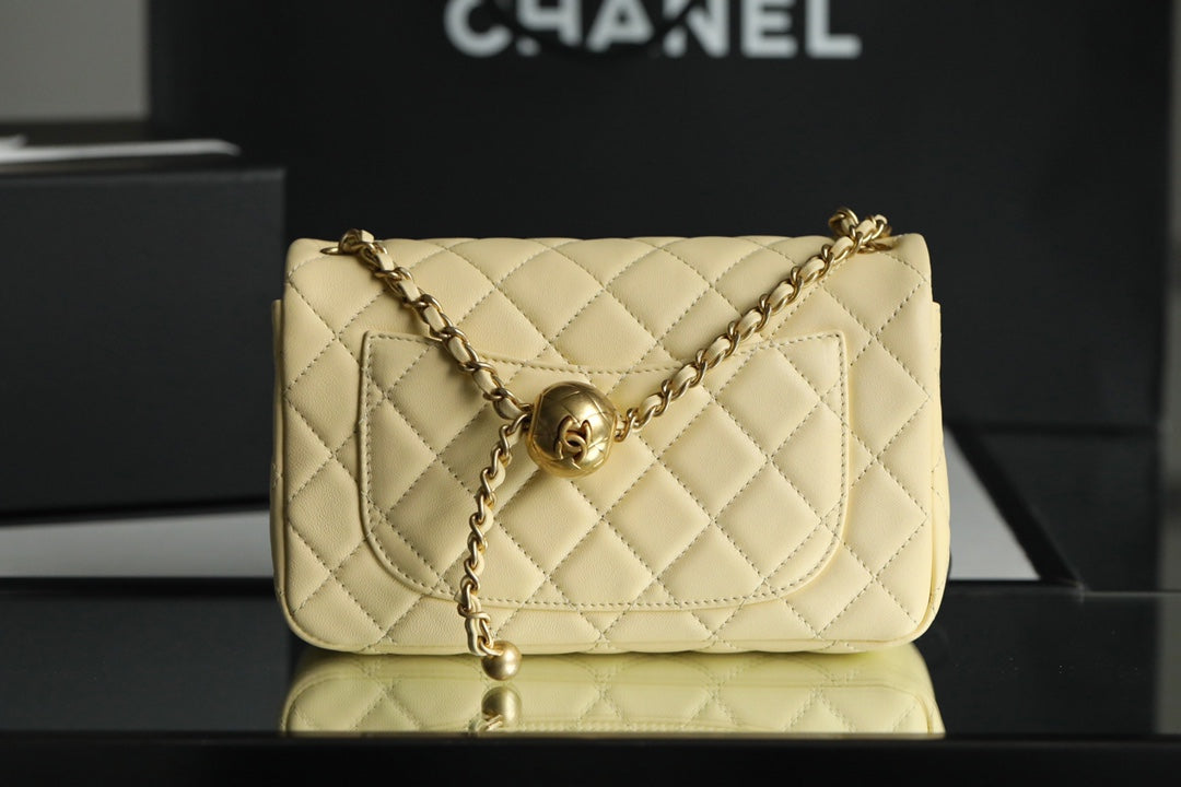 Chanel 金球CF口蓋包-小雞黃
