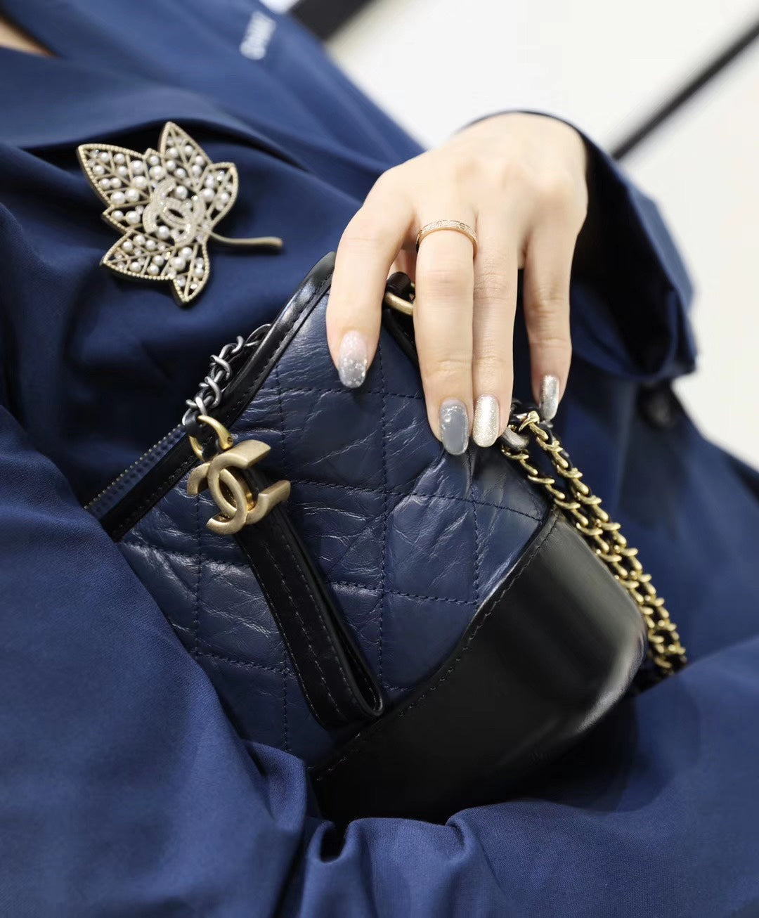 Chanel 小號流浪包-黑籃菱格紋