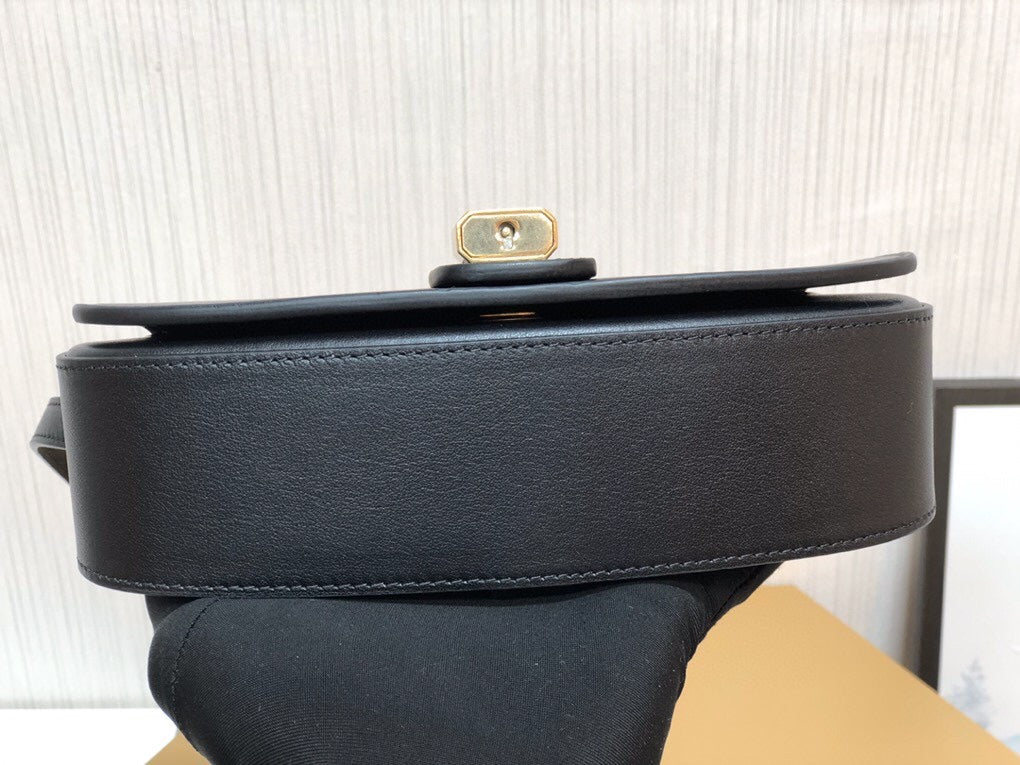 賽C家-Mini Tabou Clutch 鎖頭飾腋下包 黑色 平紋牛皮革