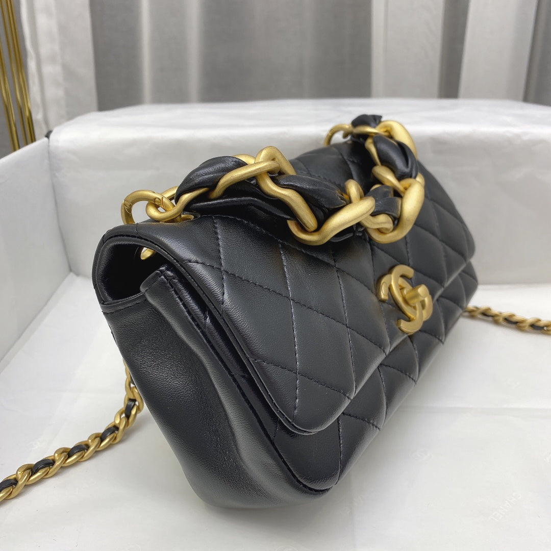 Chanel 拋光小羊皮菱格口蓋包