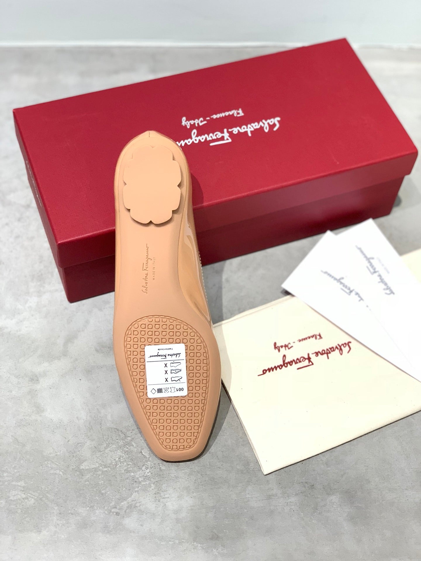 Salvatore Ferragamo鞋-膚色圓頭平底鞋