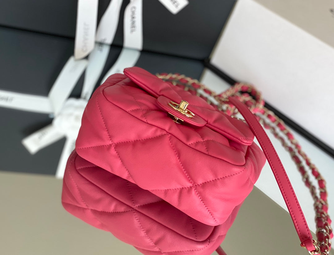 Chanel 度假系列柔軟小牛皮包-粉紅色