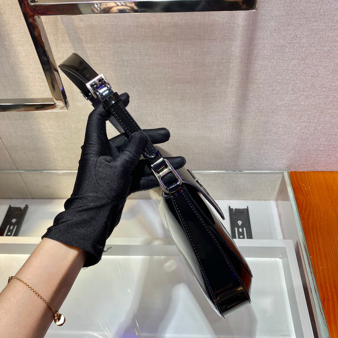 普P家-新款中古 Cleo腋下包 大號 黑色