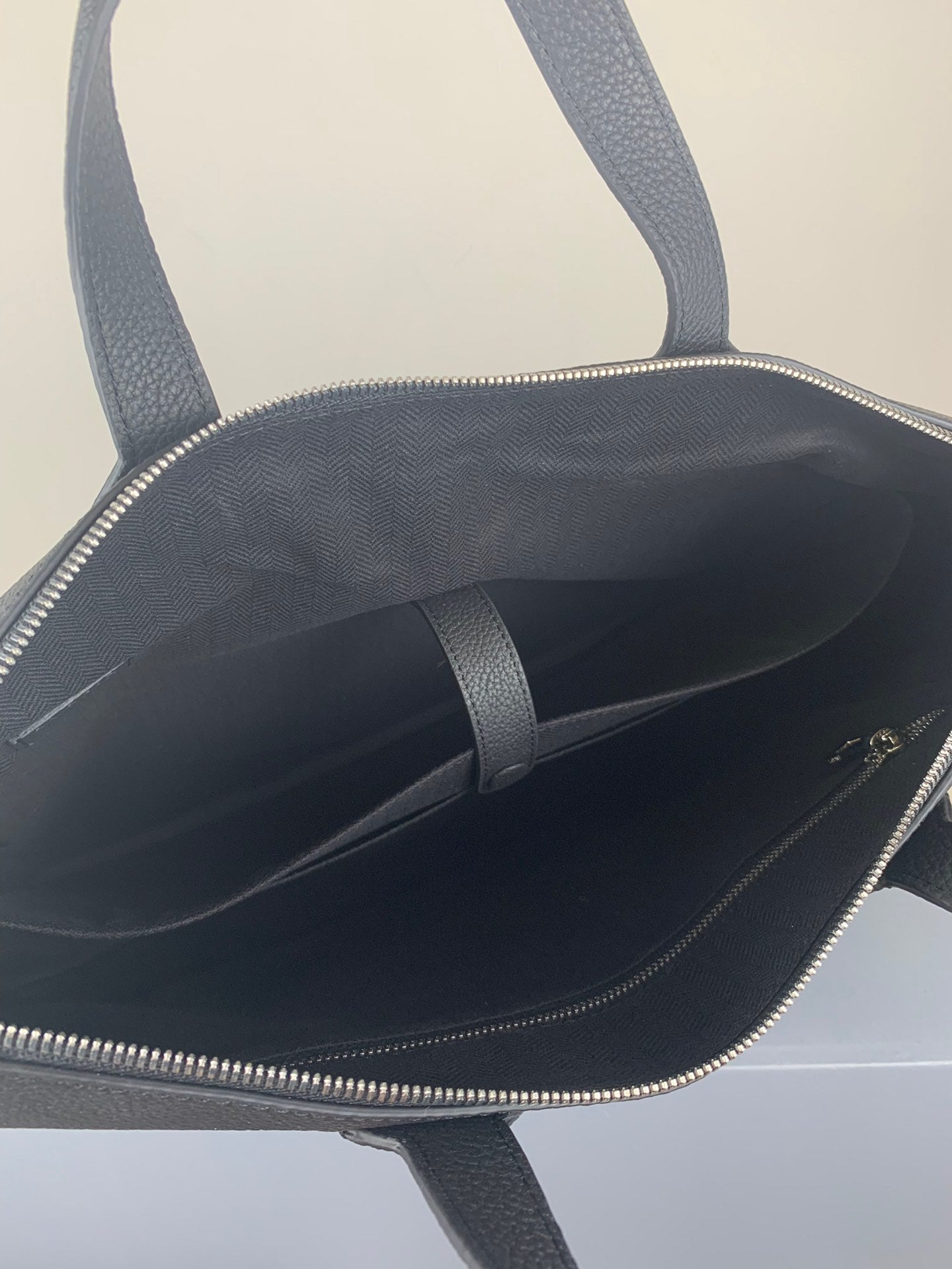 羅L威-Goya Simple Briefcase