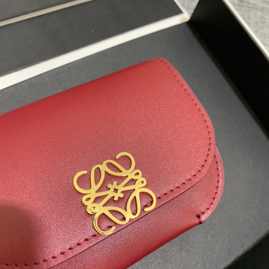 Loewe Goya 系列絲綢小牛皮卡包