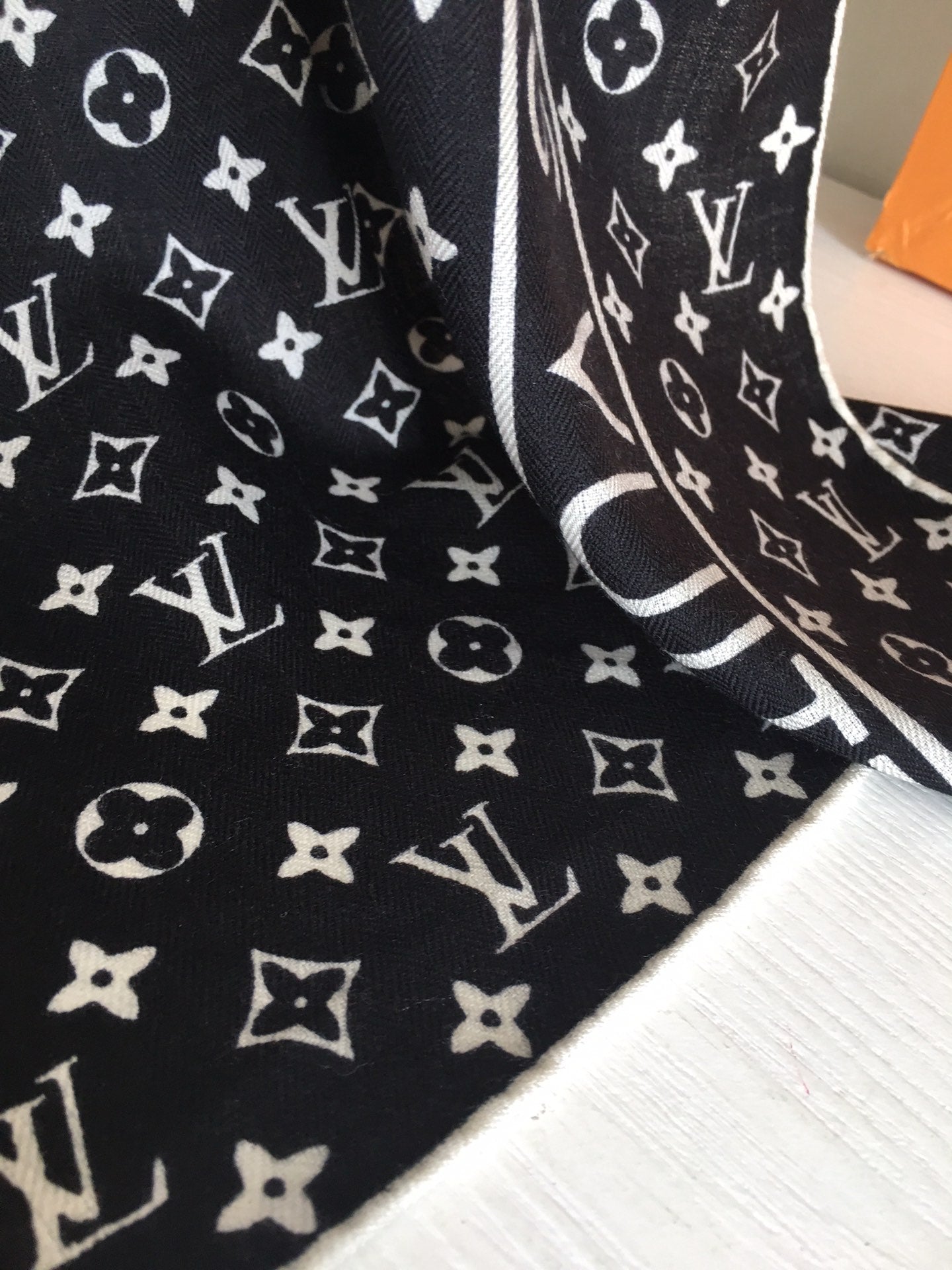路L家-人字紋羊絨長巾 65*200cm