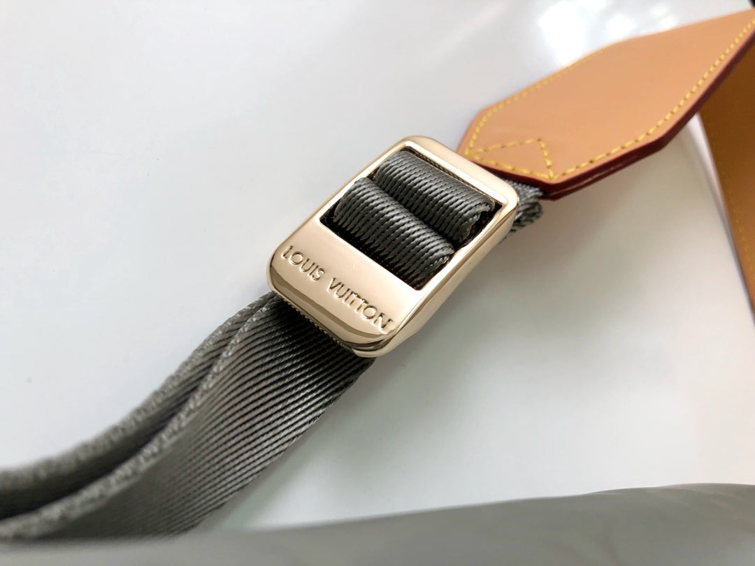 Lou-Monogram Titanium 小號 郵差包
