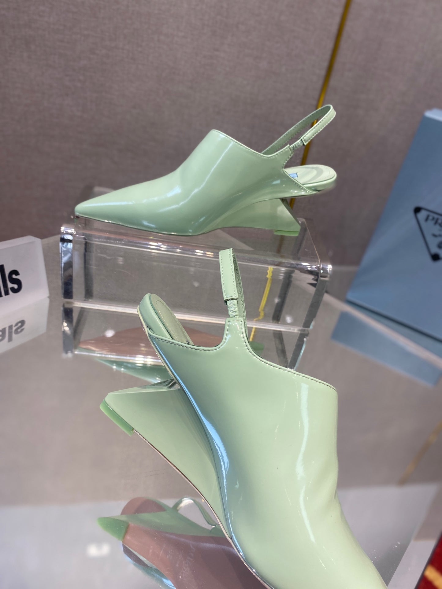 Prada 鞋-Prada 尖頭低跟量跟鞋（馬卡龍綠）