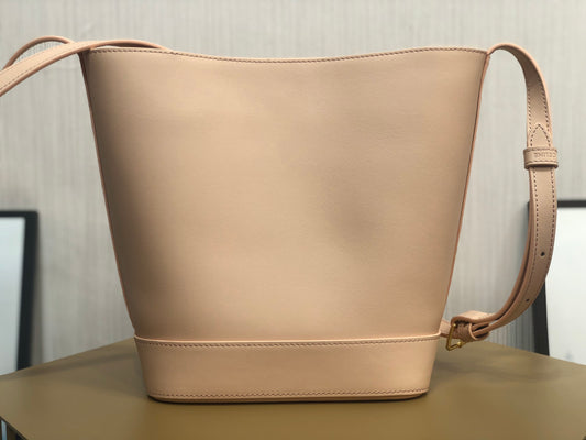 賽C家-2022s春夏新品 CUIR TRIOMPHE小號光滑牛皮水桶包