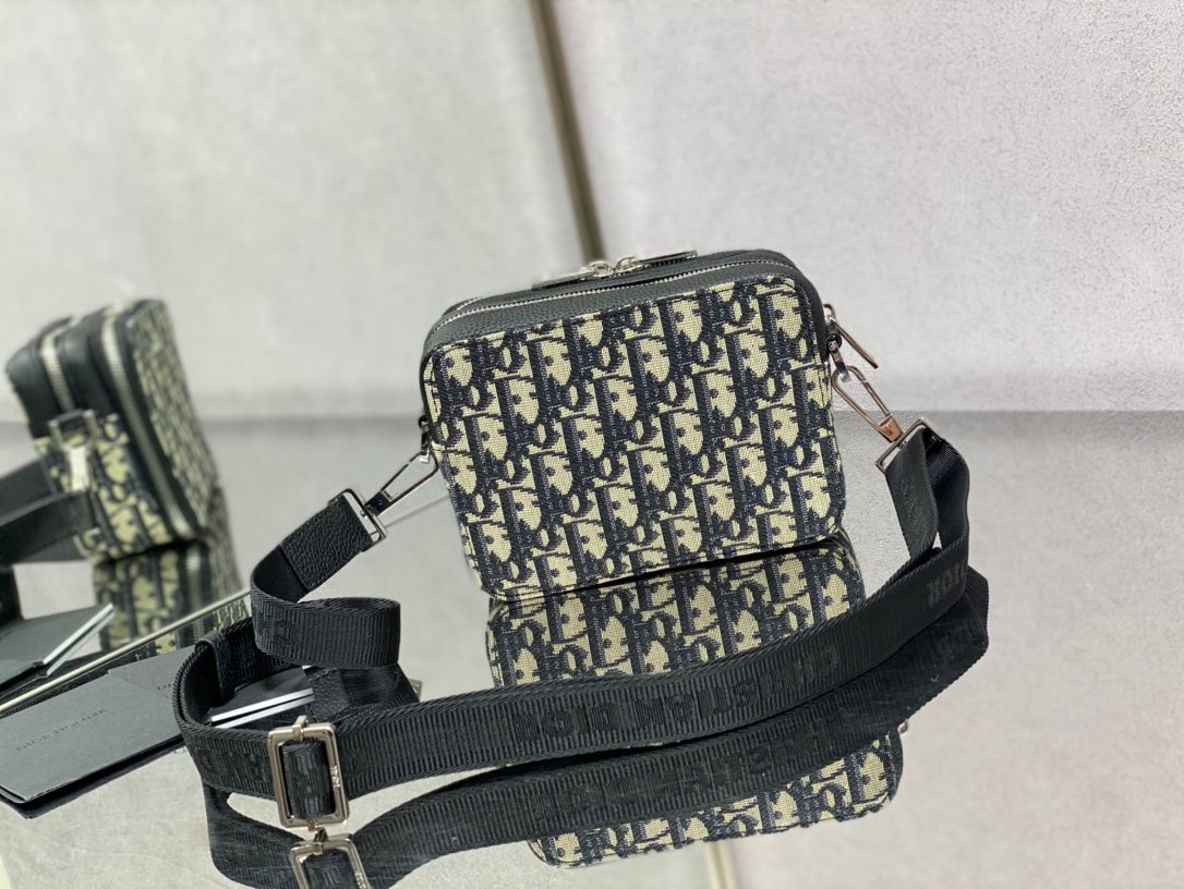 Dior 經典相機包-17*5*12cm