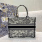 Dior Book Tote-小號36.5cm-黑白早春花卉