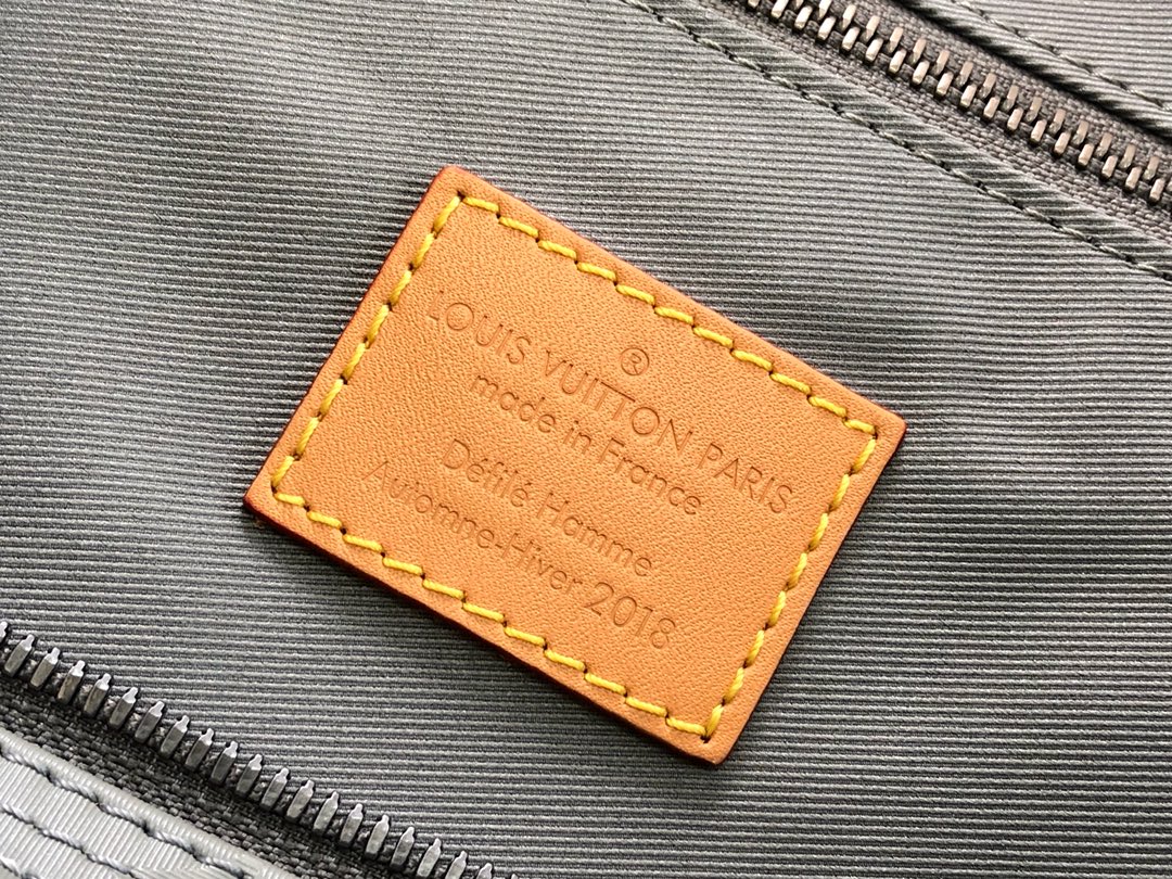 Lou-Monogram Titanium 旅行袋