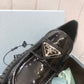 Prada鞋-Parda Loafers 亮皮三角銀字logo 厚底樂福鞋（黑色）