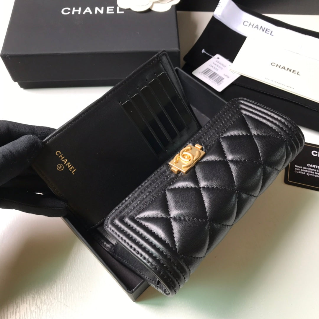Chanel 三折中夾-黑色羊皮金扣