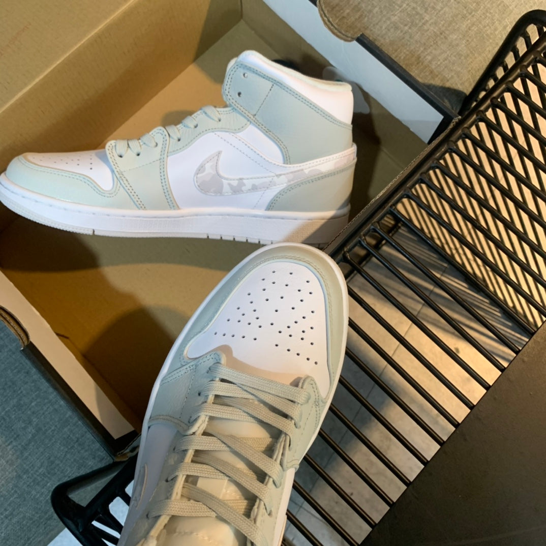 N1K- AJ 1 mid 中筒板鞋 休閒鞋 米灰色