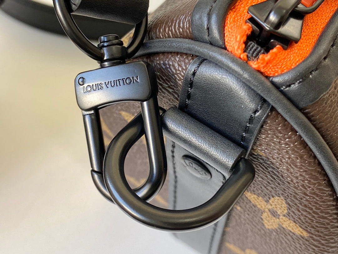 LV M80201 zoooom with friends