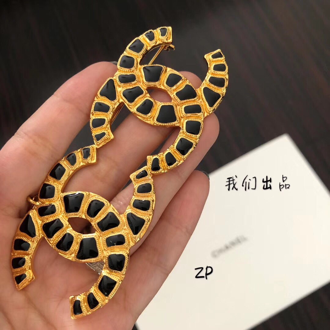 Chanel 胸針