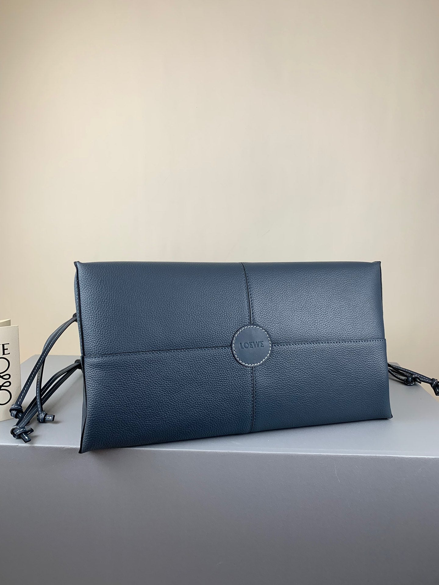 羅L威-Cushion tote 小牛皮 深藍色