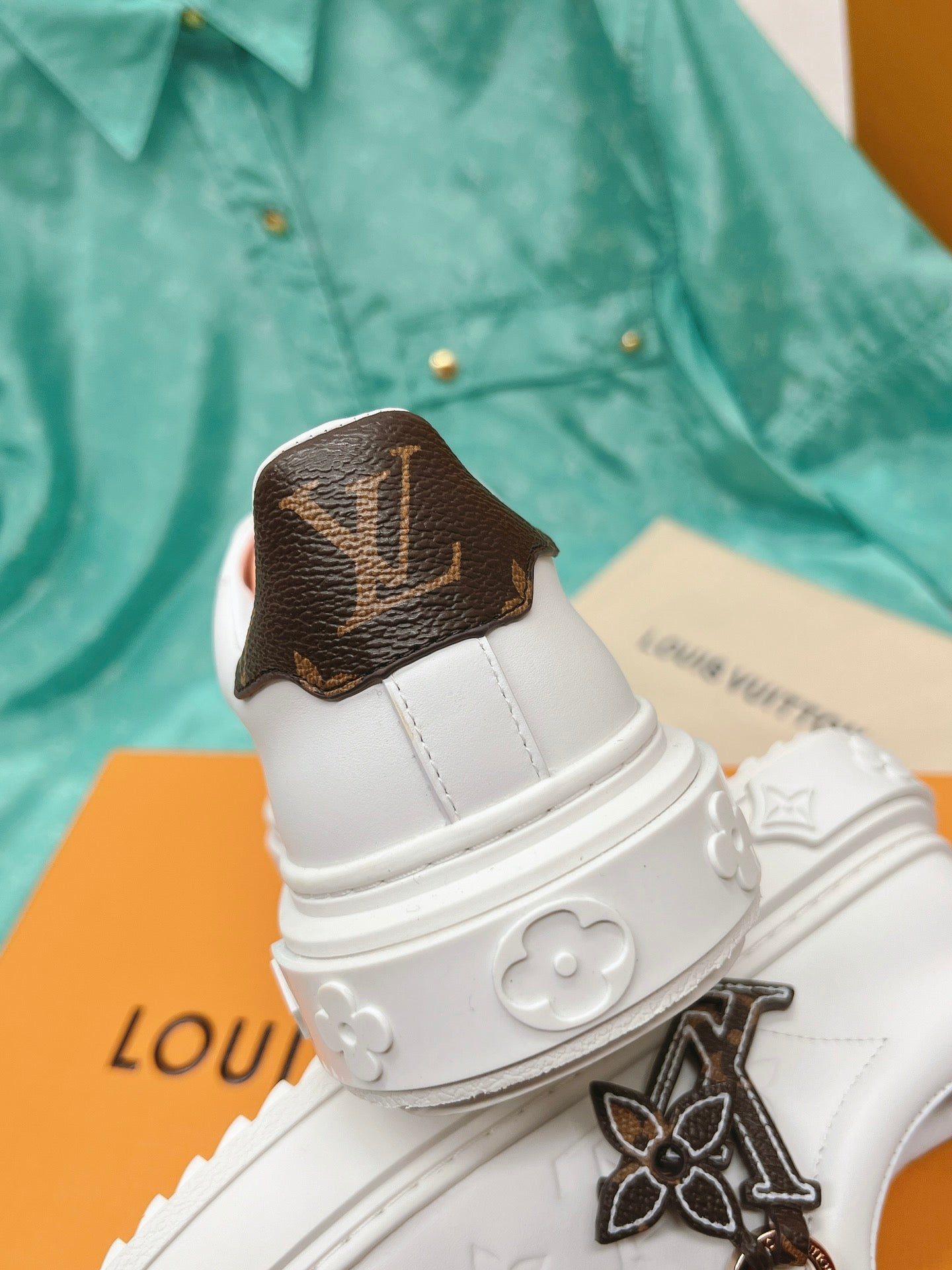 路L家-Vuitton x 草間彌生 經典小白鞋 壓紋白色