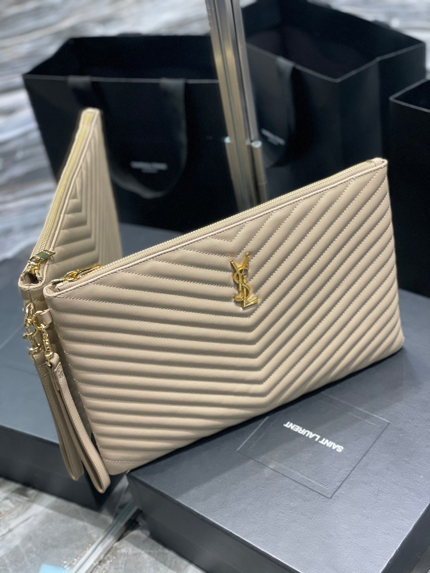 YSL 提花拼接文件手拿包-杏色金-36cm