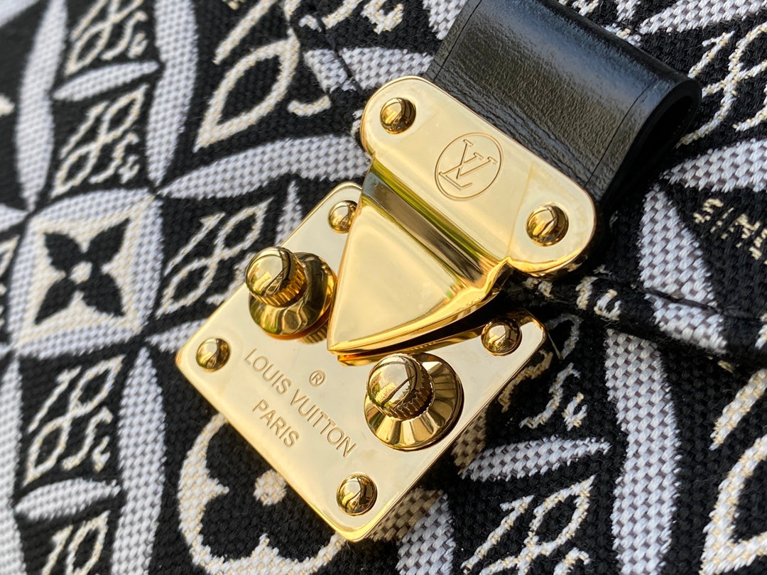 M57272 路L家-2020 冬季 Pochette Métis 郵差包