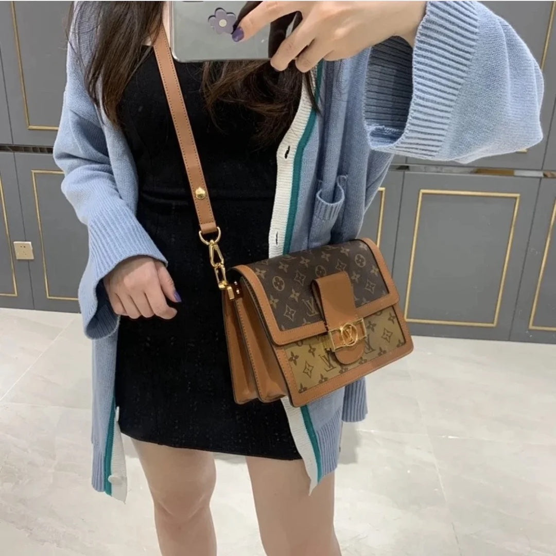 M44391 路L家-Dauphine 郵差包 上身照 中號