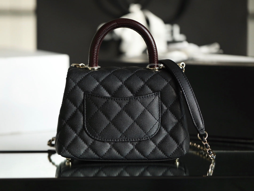 Chanel mini coco handle-黑色球紋牛皮配酒紅色手腕-淡金扣