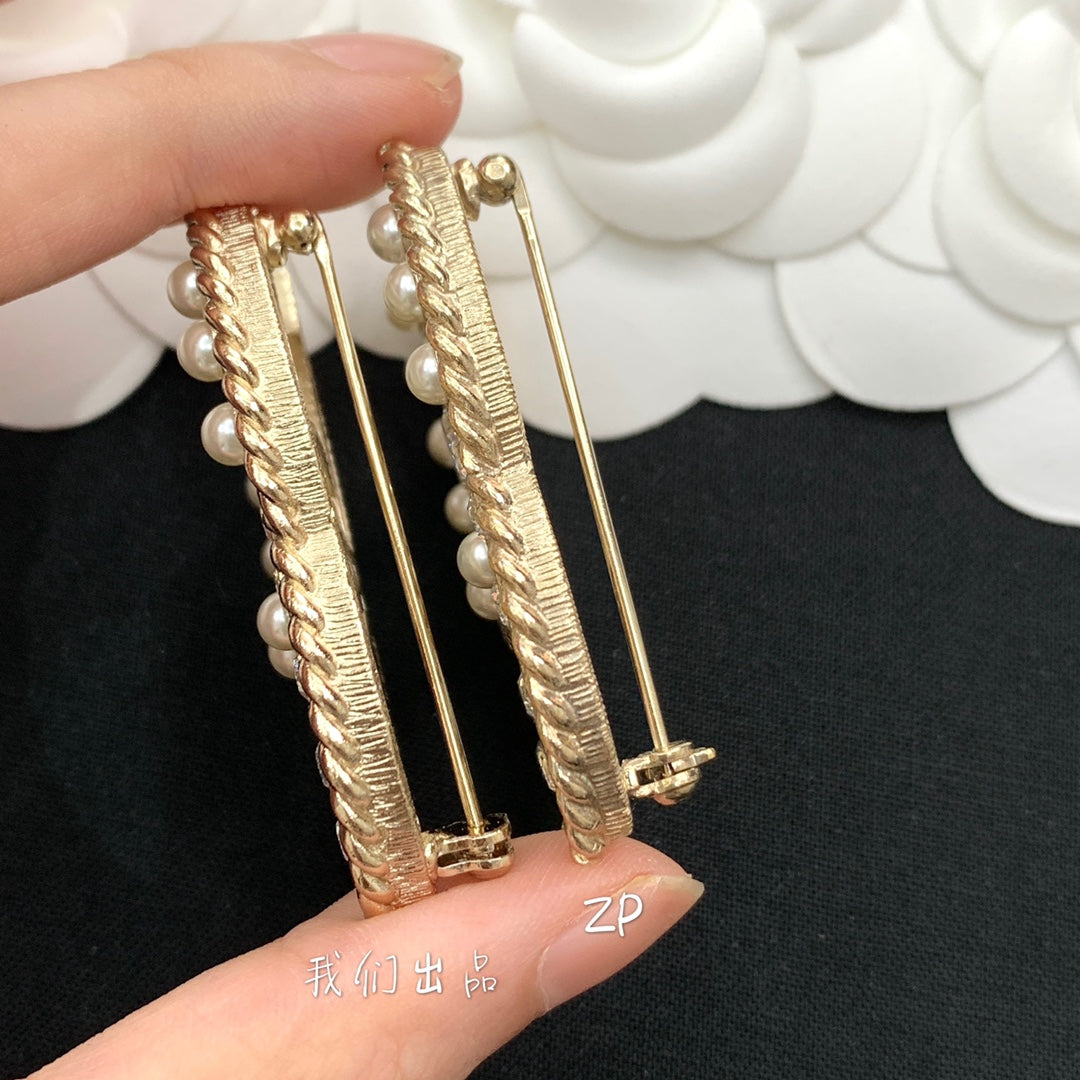 Chanel 胸針