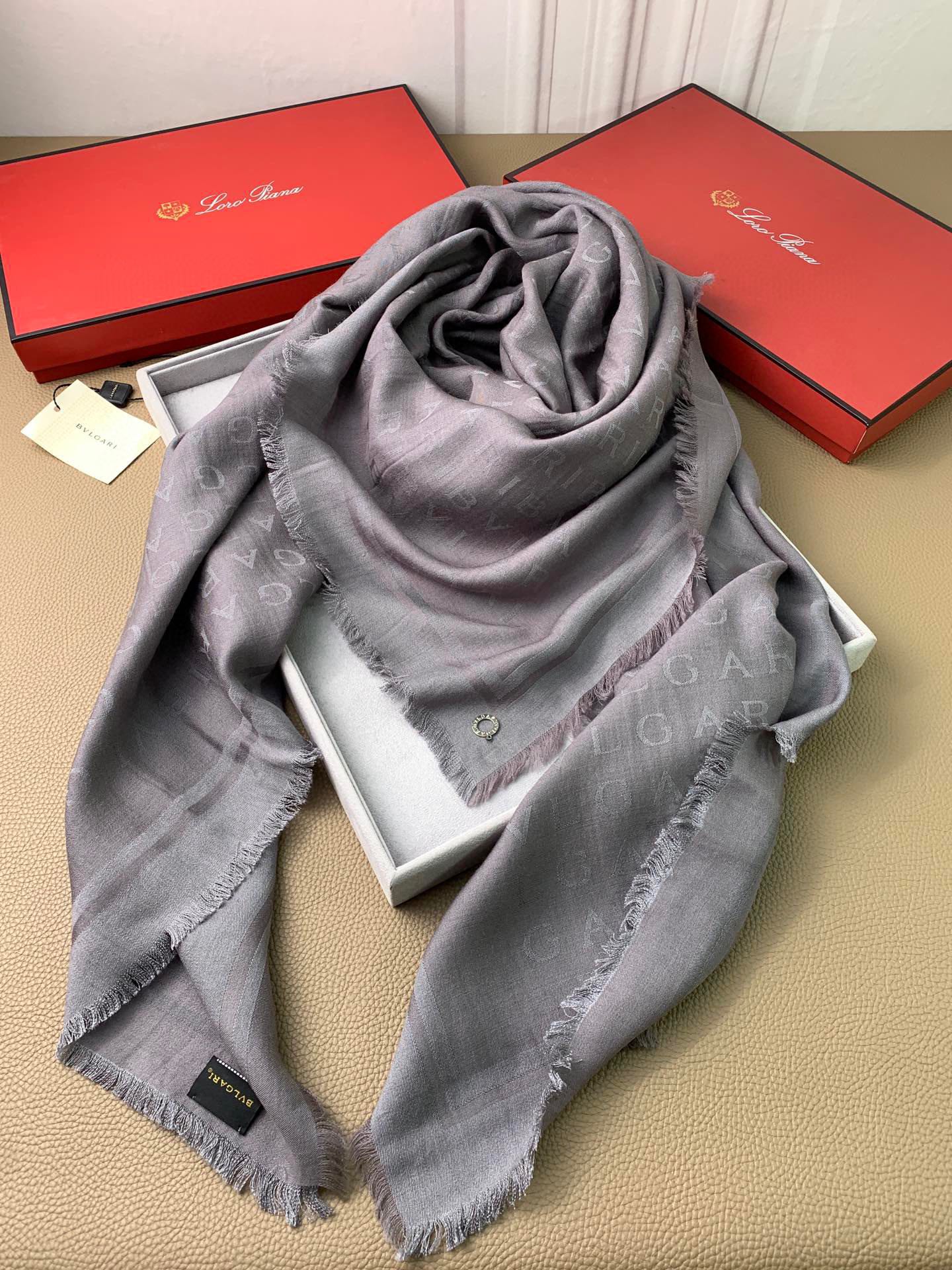 L-Piana-暗紋提花圍巾 140*140cm  60%羊毛+40%真絲 灰色
