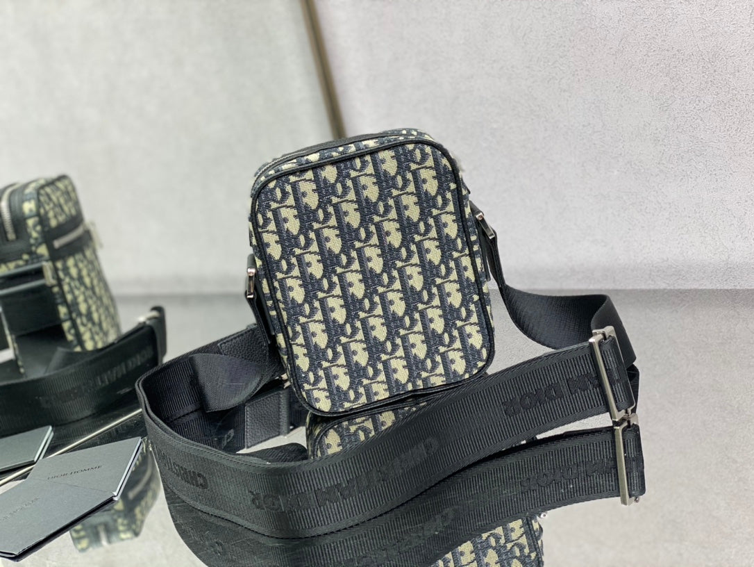 Dior 豎版相機包-15*6*18cm