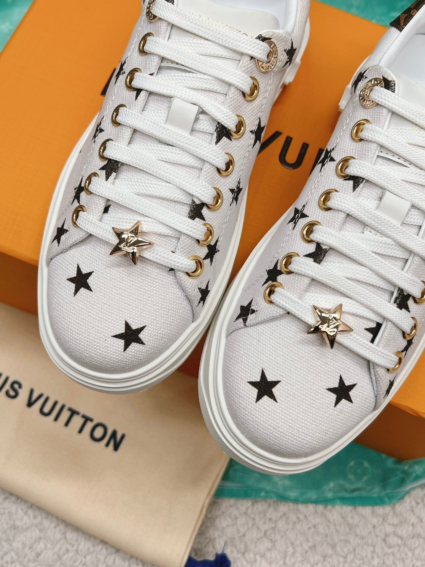 路L家-Vuitton x 草間彌生 經典小白鞋 白色