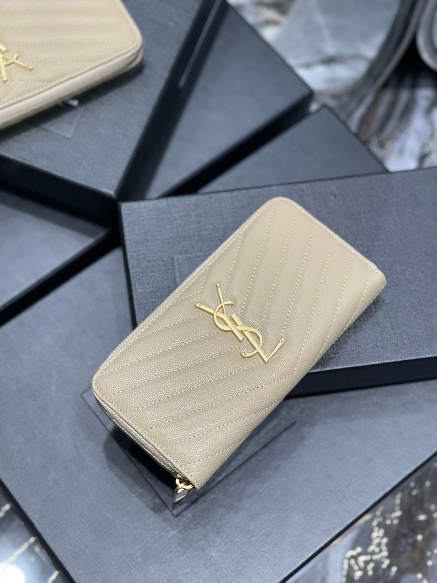 YSL 拉鍊長夾 杏色金扣