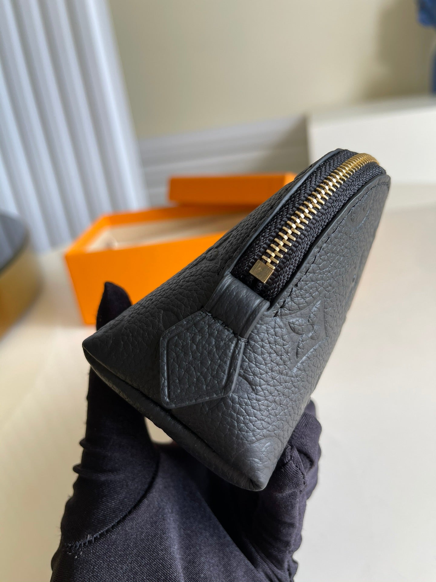 LV M47515 黑色全皮壓花化妝包