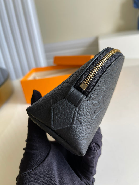 LV M47515 黑色全皮壓花化妝包