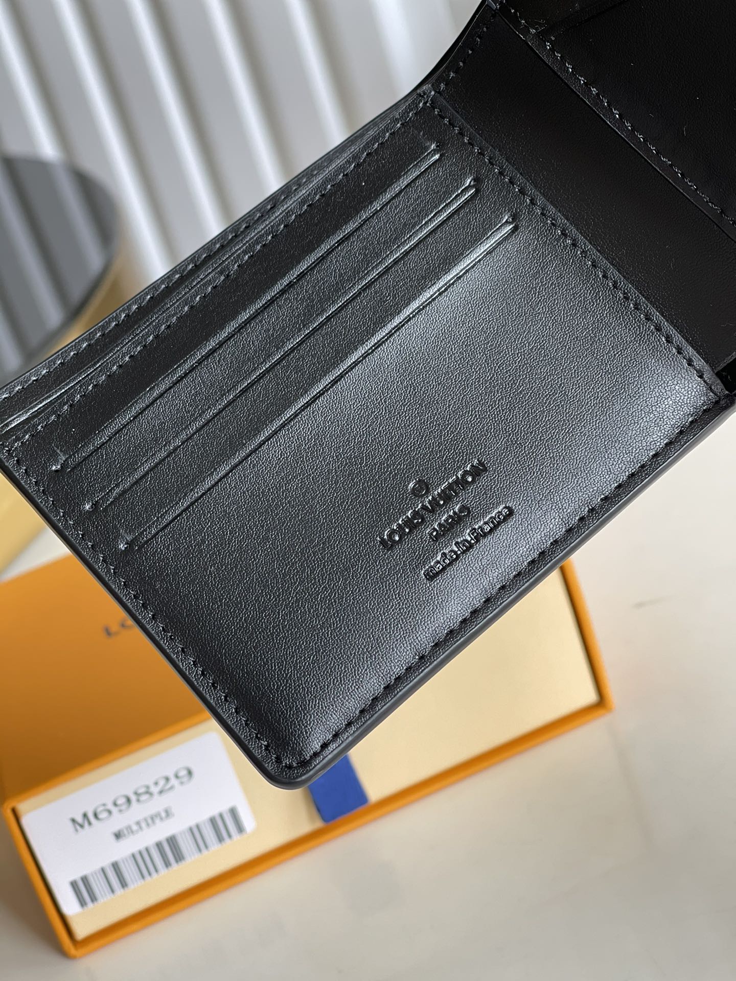 LV M69829 Aerogram Multiple 男款短夾