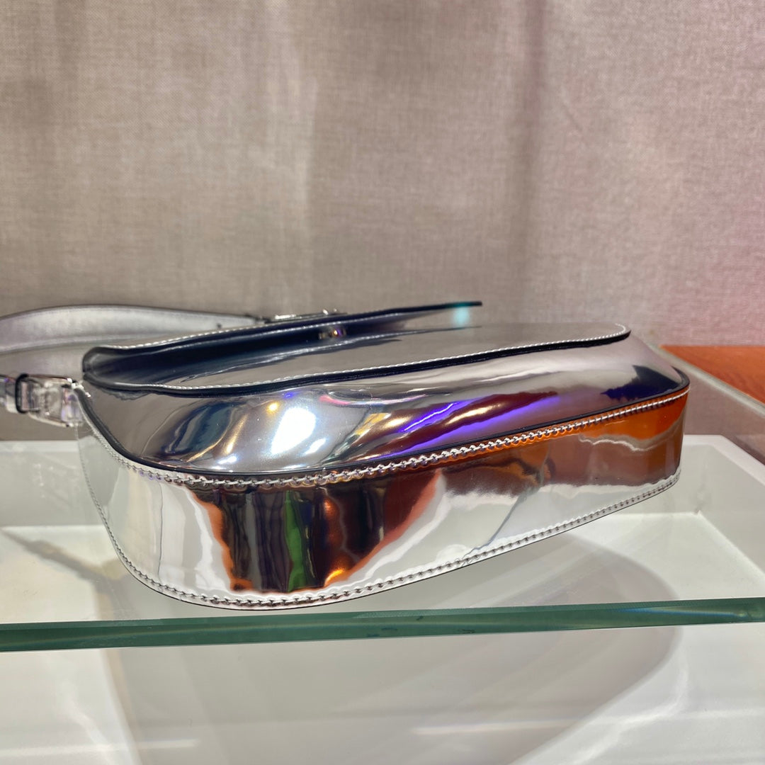 普P家-新款中古 Cleo腋下包 大號 銀色