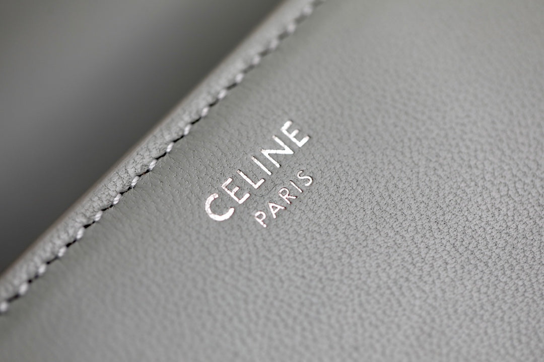 Celine TRIOMPHE 小號亮澤羊皮翻蓋錢包-礦石灰