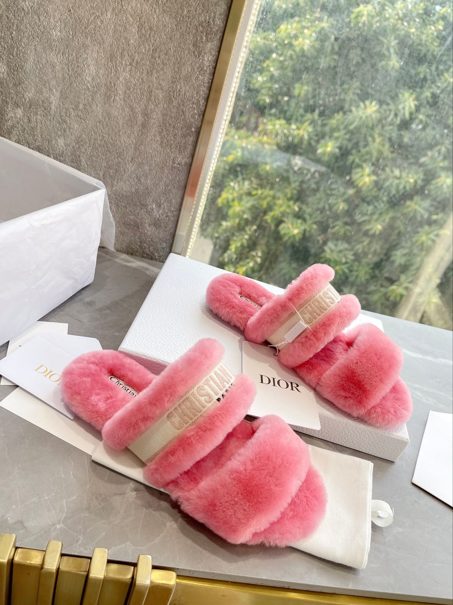 迪D家-刺繡條紋logo加絨毛平底拖鞋 粉色