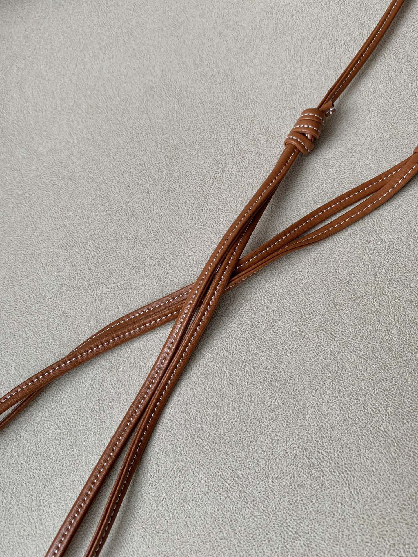 Celine 標誌印花羊皮革翻蓋手機包