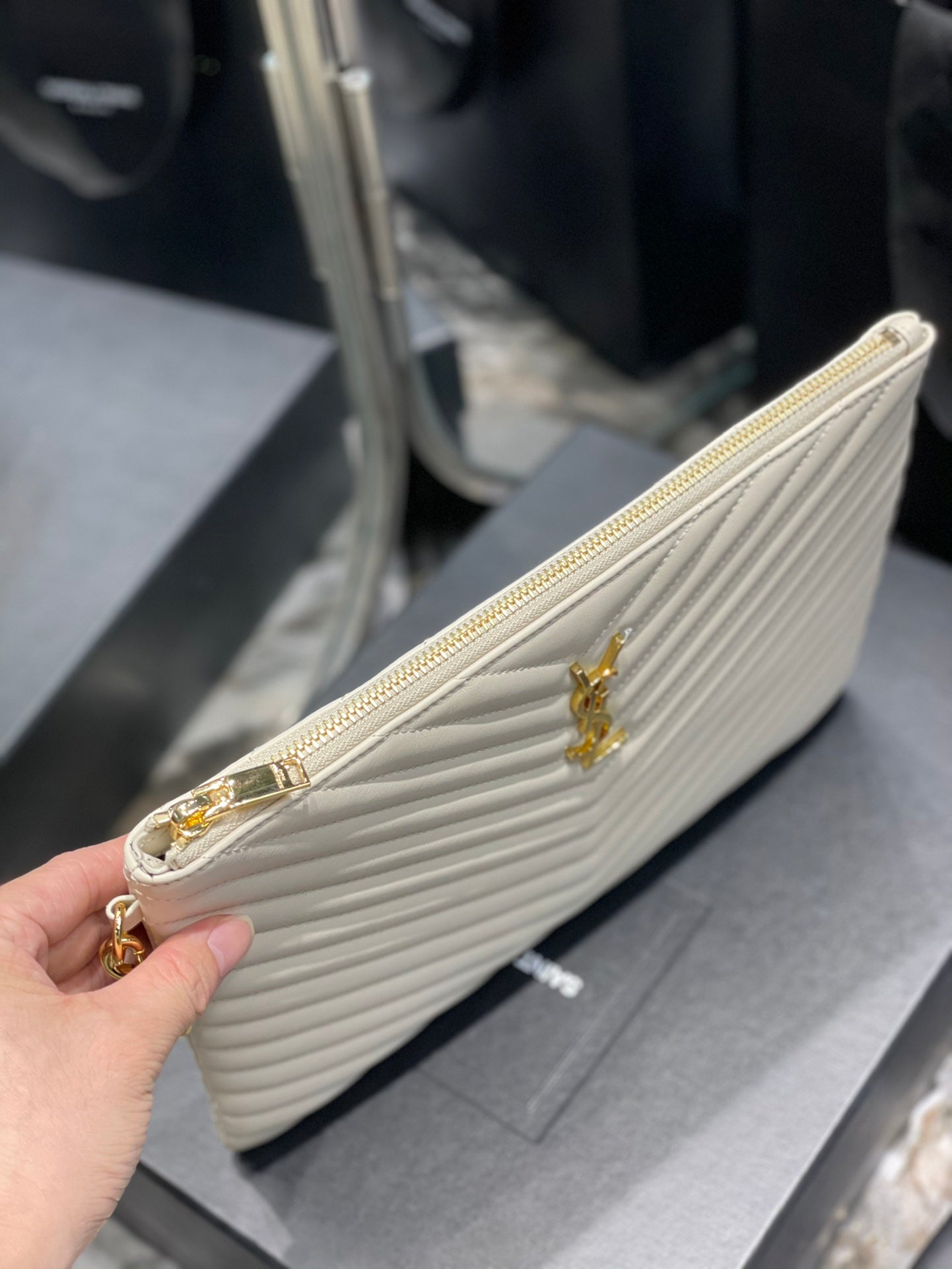 YSL_提花拼接文件手拿包-白色金扣-30cm