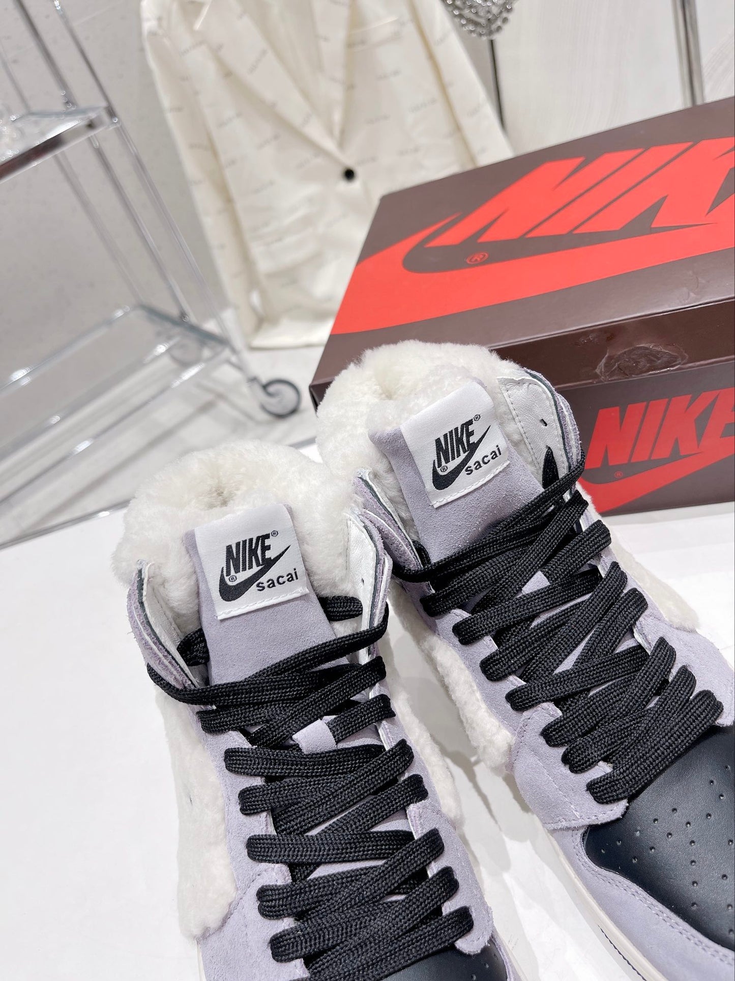 N1KE-WMNS Air Jordan 1 男女同款 毛毛款 灰色