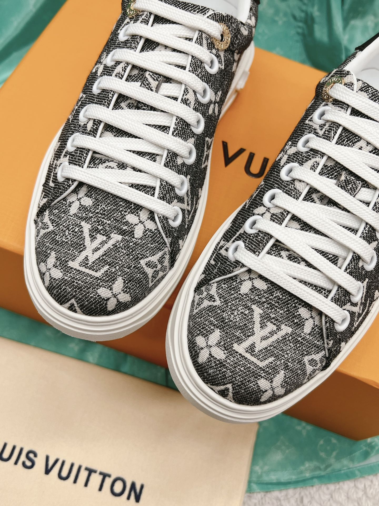 路L家-Vuitton x 草間彌生 經典小白鞋 灰色