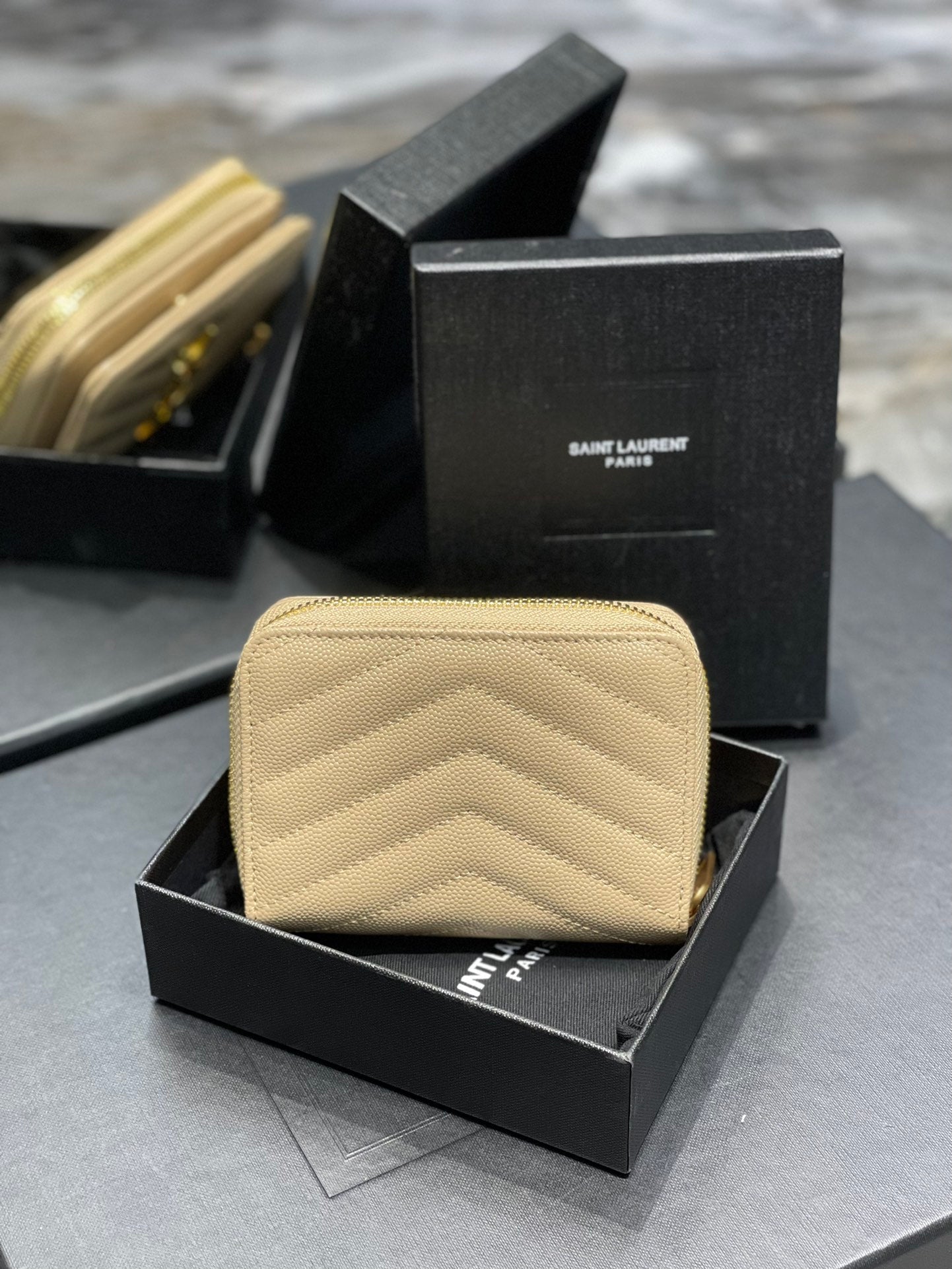 YSL 拉鍊短夾 杏色金扣