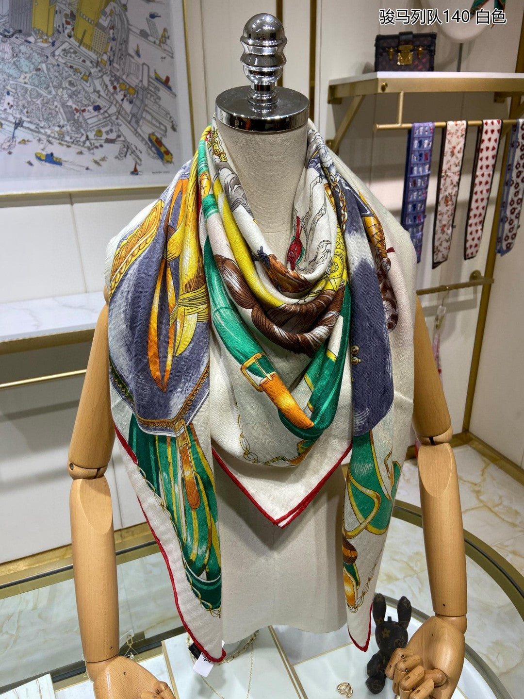 小愛款-駿馬列隊方形圍巾 140*140cm 70%羊絨+30%真絲 白色