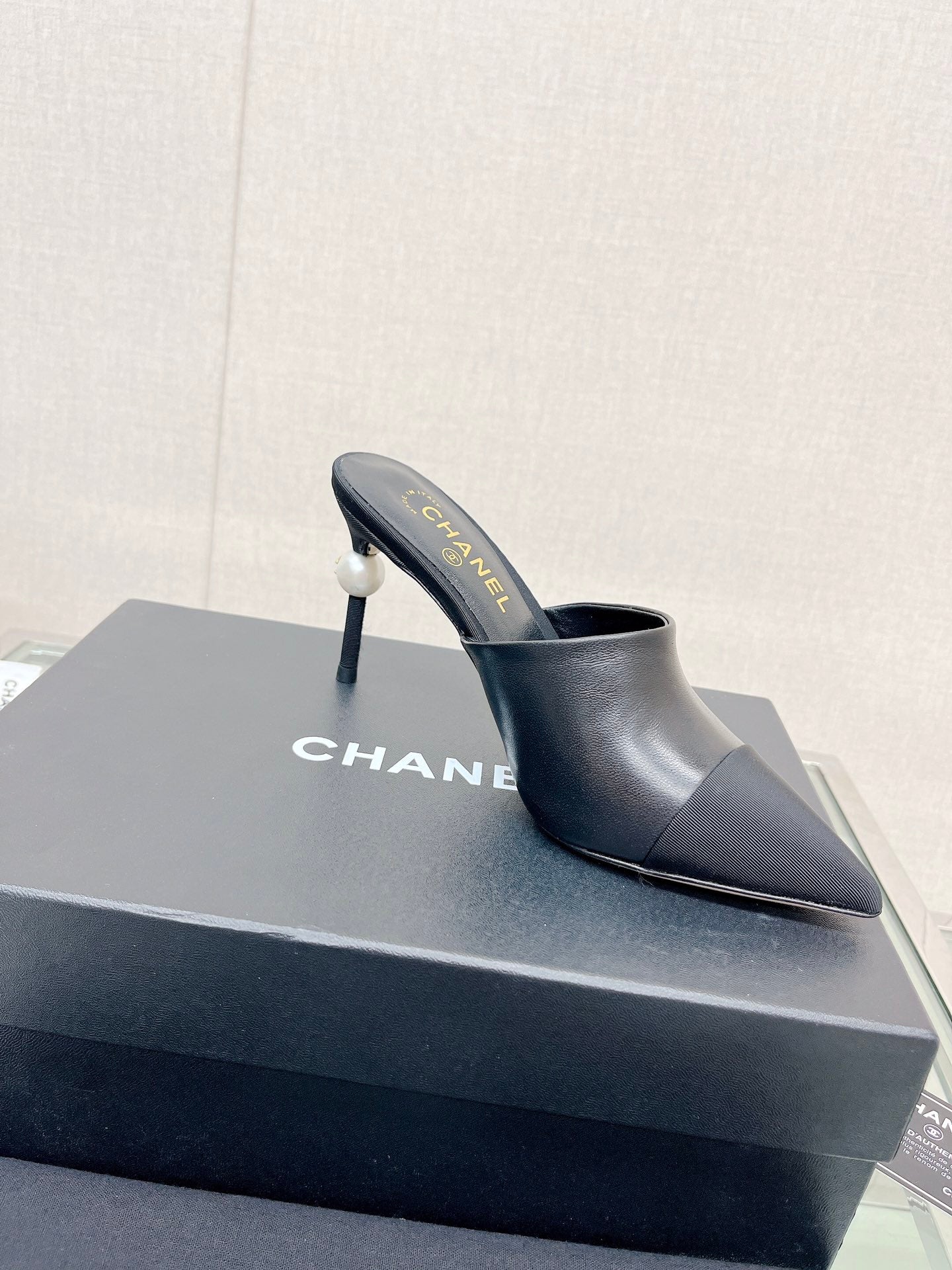 小香家-coco珍珠高跟拖鞋 8.5cm 黑色