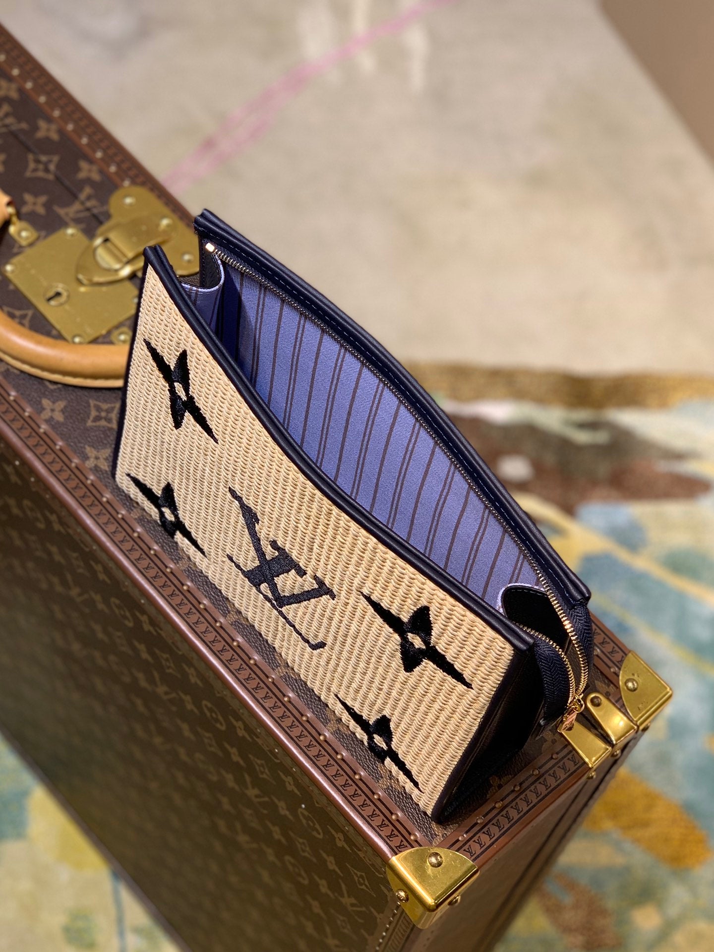 LV M80352黑色 M47542盥洗袋