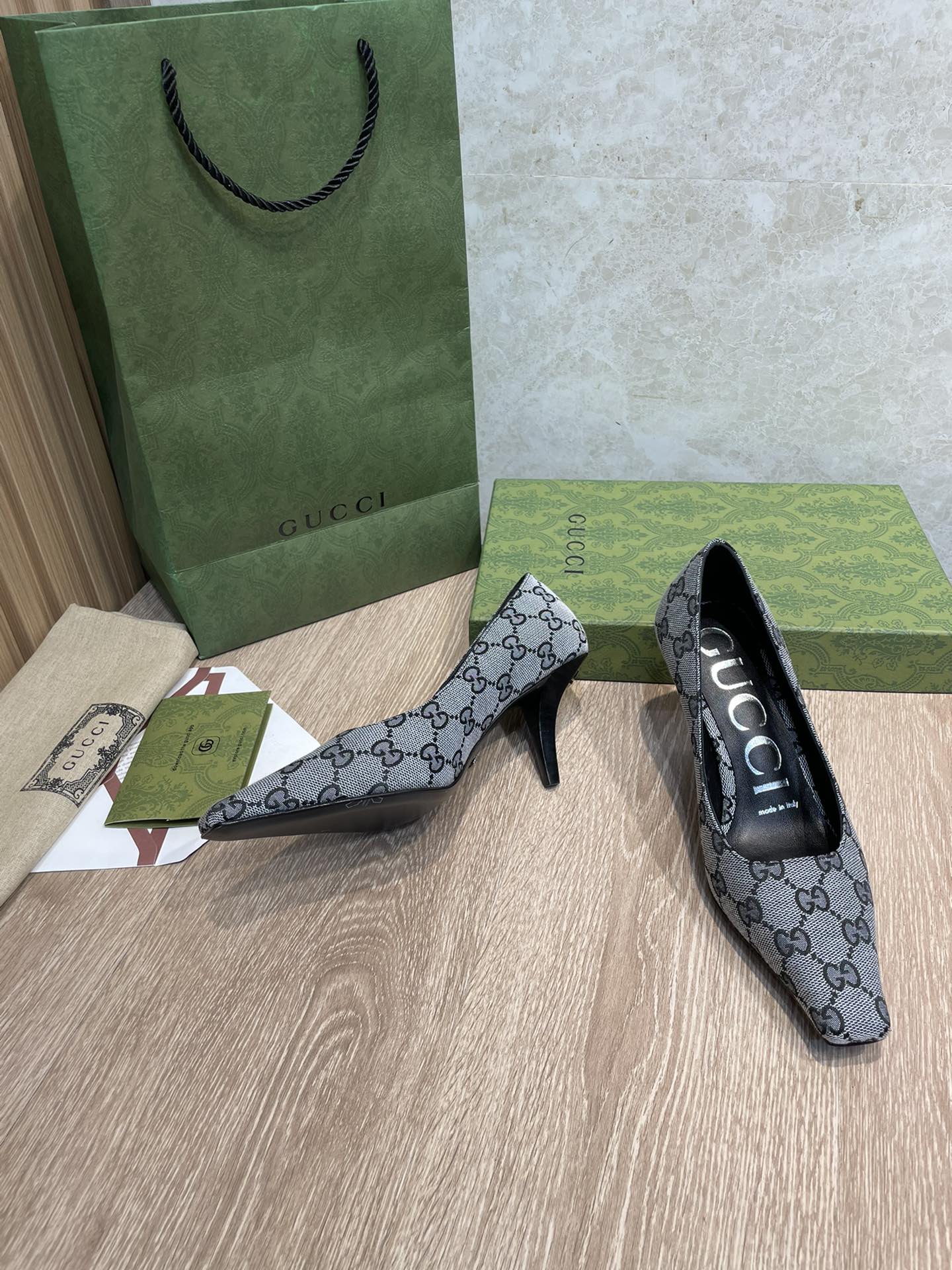 古G家-22SS 方尖頭細跟鞋 老花灰色
