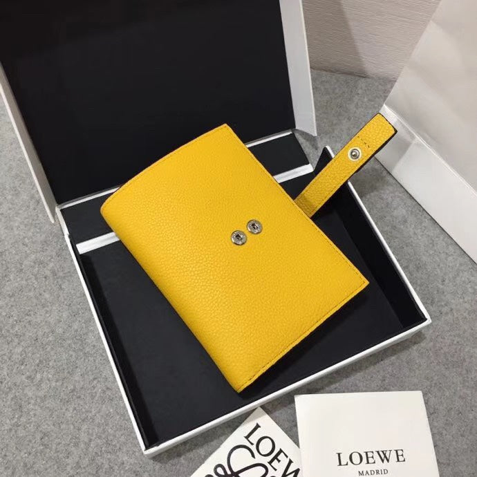 Loewe 對折中夾