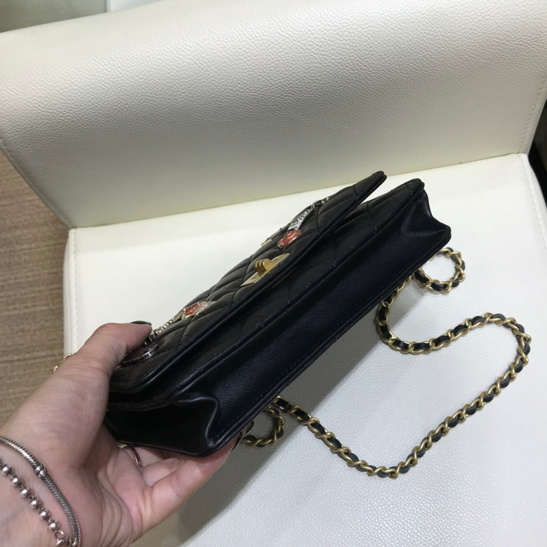 小香家-2.55復刻扣徽章woc