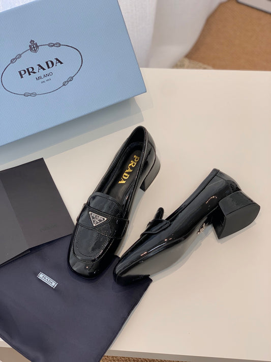 Prada 鞋-Prada 平底樂福鞋(漆皮黑)
